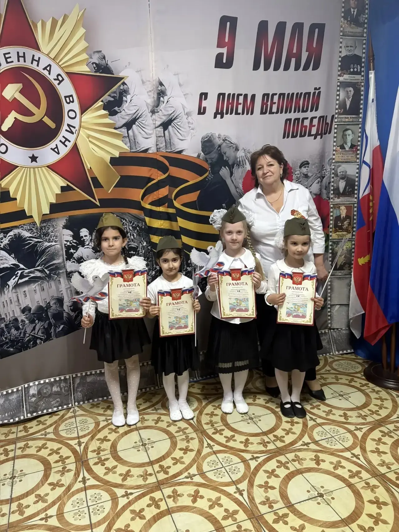 Вчера, в преддверии Великого Дня Победы в нашем саду прошел конкурс чтецов. Ребята проч...