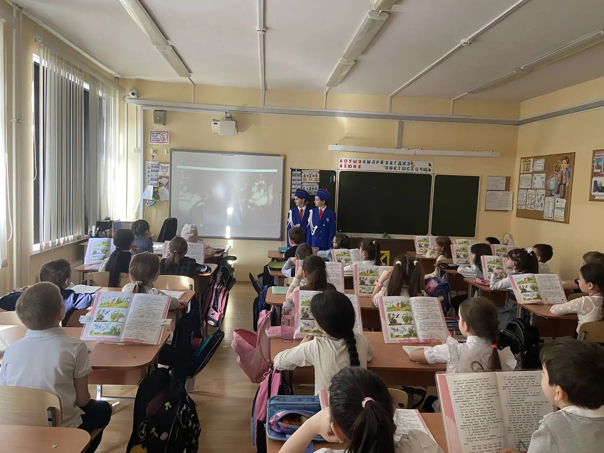 27.03.2026 агитотряд ЮИД «Дорожные стрижи» (корпус 3) МБОУ «Видновская СОШ 5 с УИОП» провели меропри