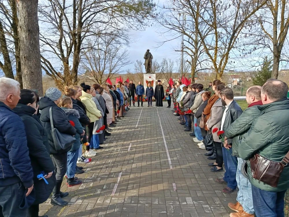 Приняли участие в торжественно-траурном мероприятии, посвященном 83-й годовщине освобождения станицы