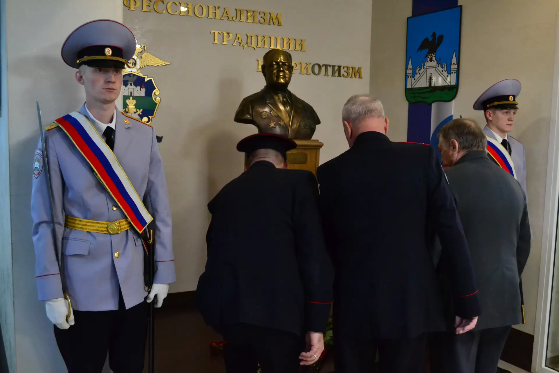 ⭐️ Состоялась церемония возложения цветов к бюсту В.В. Лукьянова  🗓 20 апреля, в рамках мероприятий 