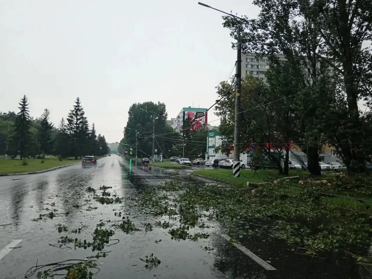В Тольятти устраняют последствия шторма