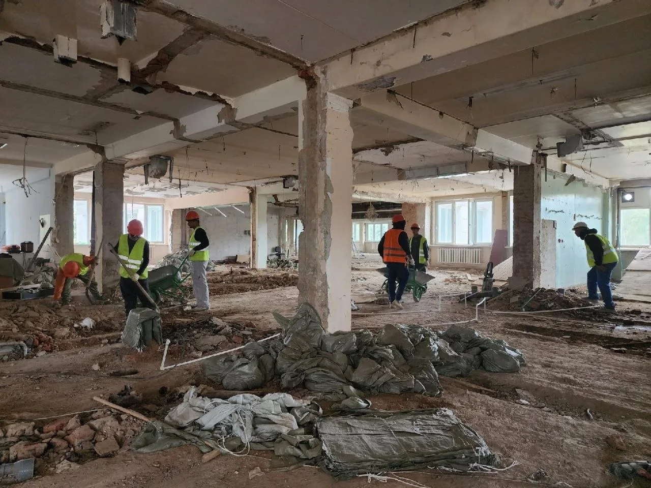 🏗 В Красногорской больнице на Карбышева старые конструкции практически полностью разоб...