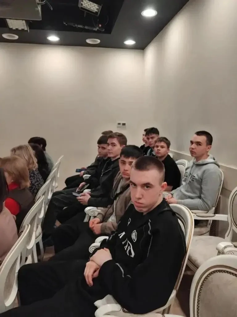 Студенты, проживающие в общежитии N1,  посетили Музей одной картины и соприкоснулись с творчеством х