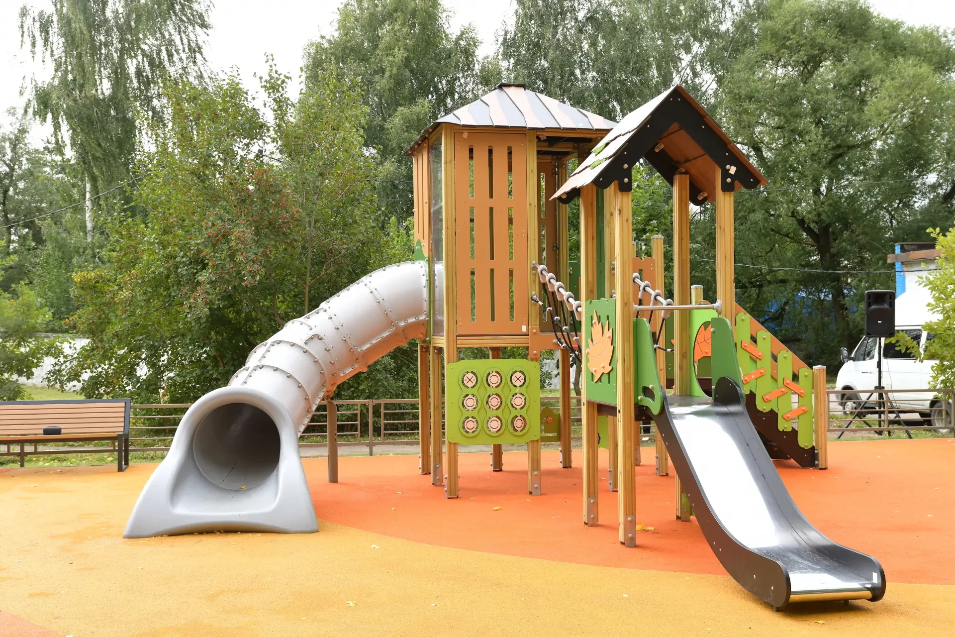 🎠 В последнее время в нашем округе активно обновляют детские площадки.