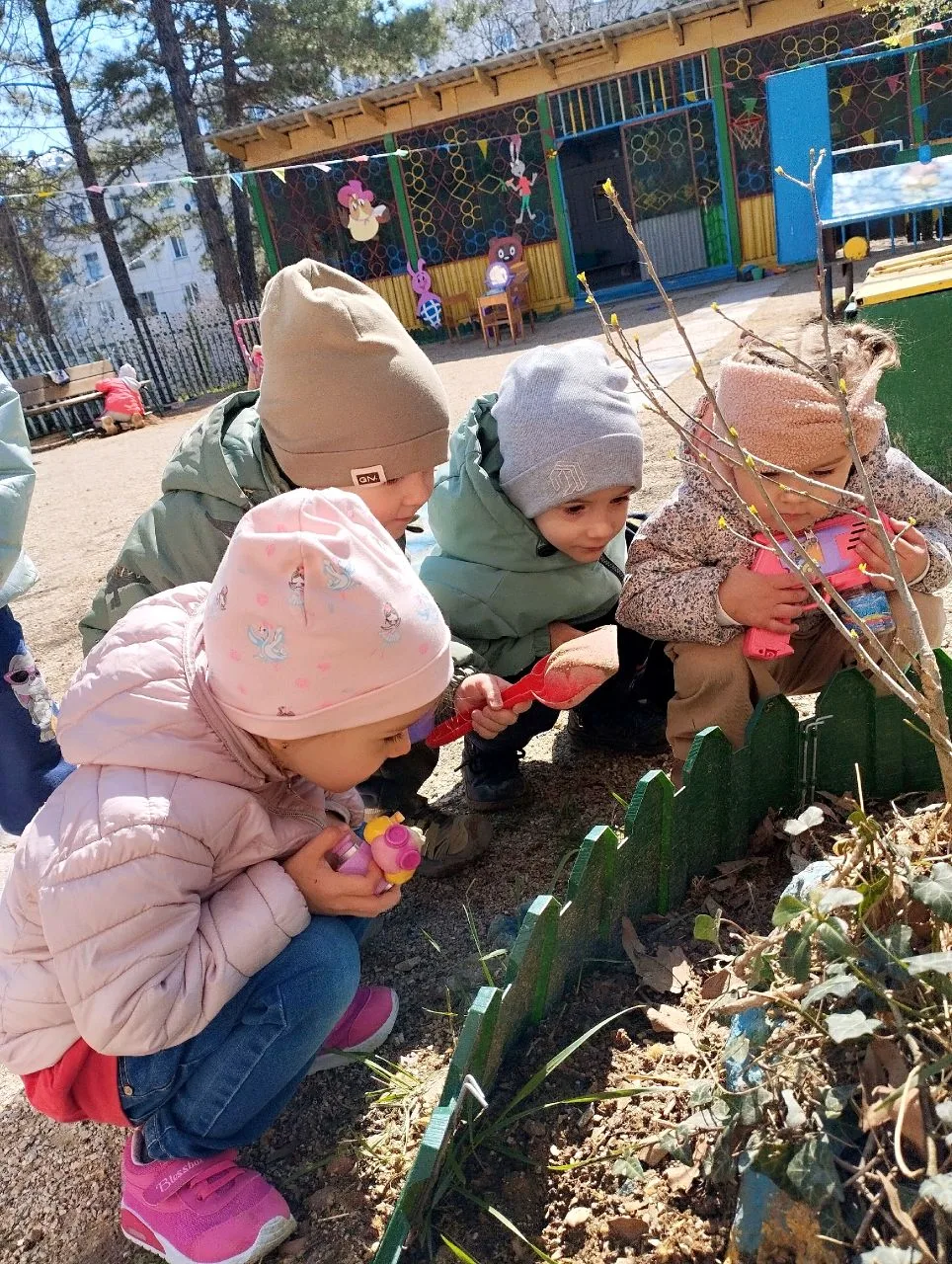 🌸 Смотрите, какая красота у нас получилась! Ребята из группы «Теремок» этой весной стали настоящими