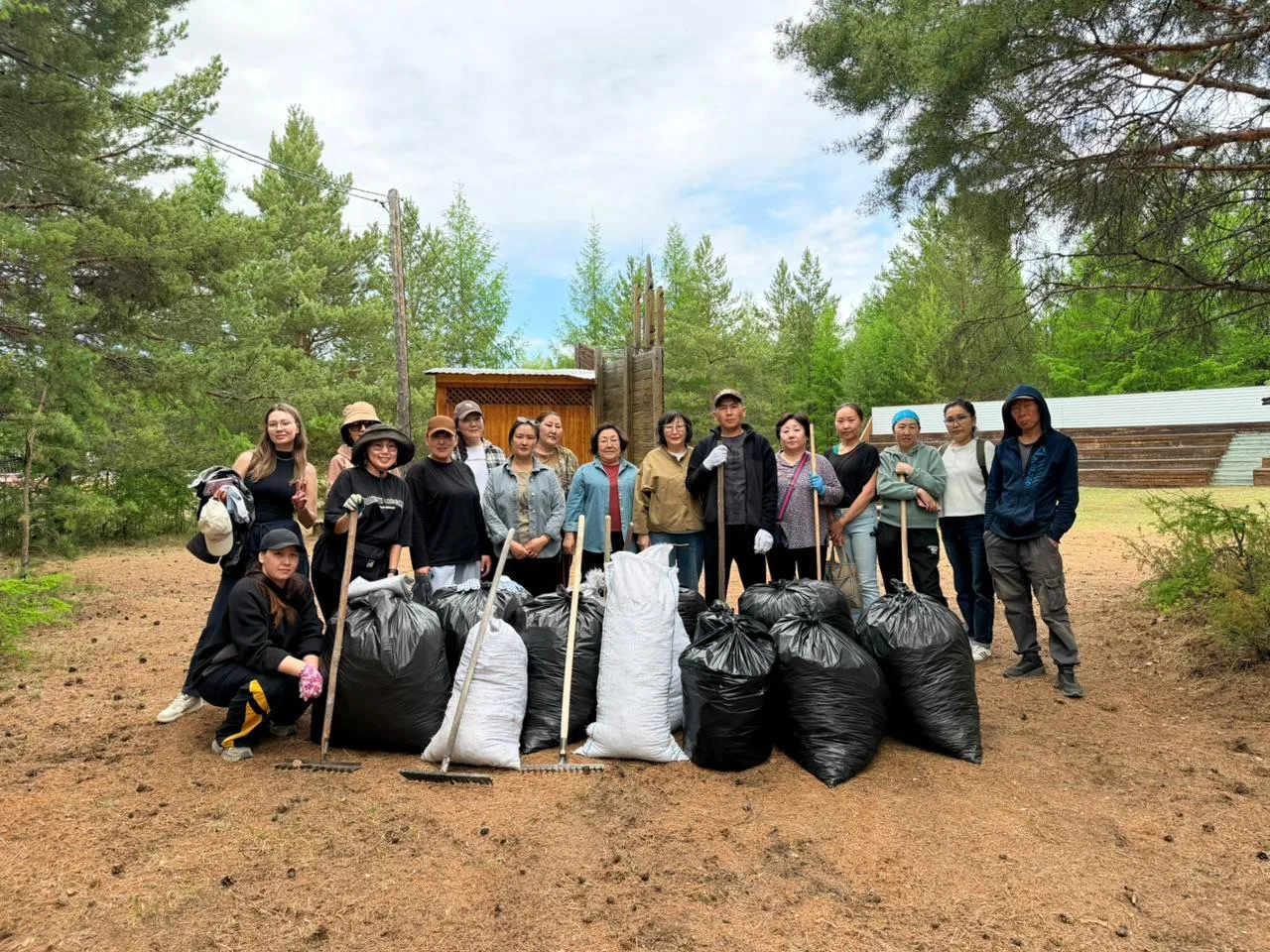 Чистота — залог отличного Ысыаха! 🧹✨

Сегодня в рамках подготовки к Республиканскому ысыаху приемны