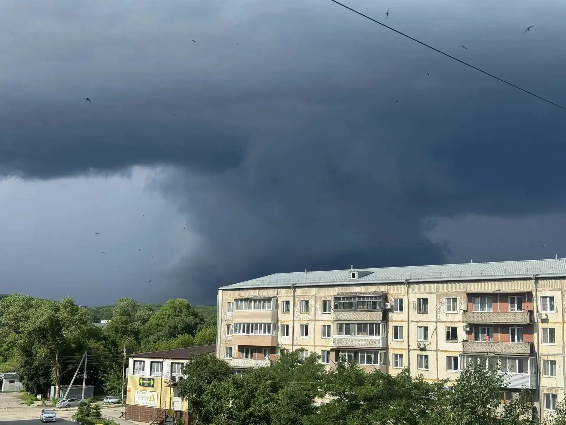 ❤️Доброе утро, Большой Камень!

«Чуть бледнеют янтари 
Нежно-палевой зари. 
Всюду ласковая тишь, 
Сп