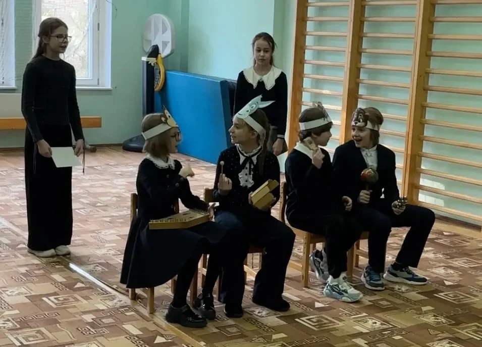 📚 Школьный проект «Читаем детям».  🧒Ученики 4-В класса подготовили для воспитанников детского сада и