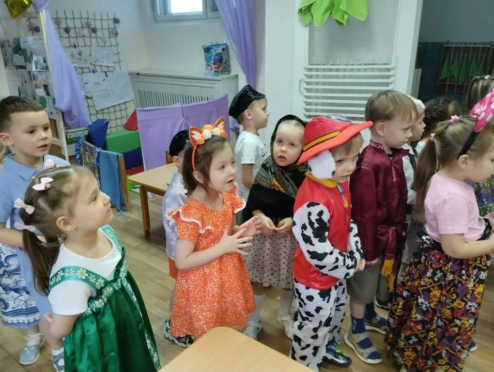 Святки, или, как их еще называют, Коляда – это зимний народный праздник, который начина...