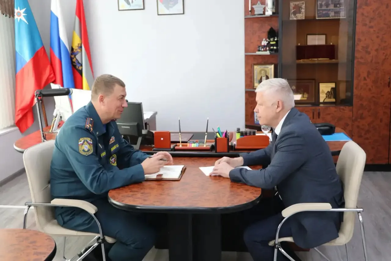 Продолжаю встречаться с руководителями силовых ведомств региона. Познакомился с врио на...