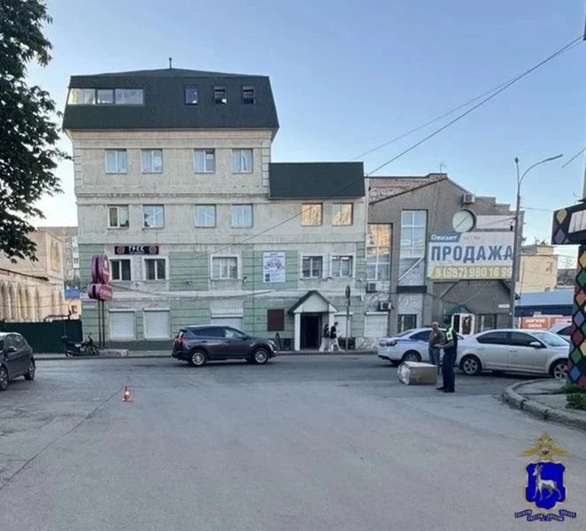 🚔 Kia Rio сбил 32-летнюю женщину во дворе на Революционной в Самаре