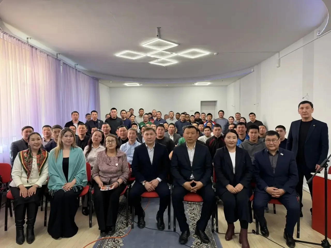 УСПУОРТ САЙДЫЫТЫГАР АНАЛЛААХ ТӨГҮРҮК ОСТУОЛ БУОЛЛА   Муус устар 28 күнүгэр Владимир Петрович Ларионо