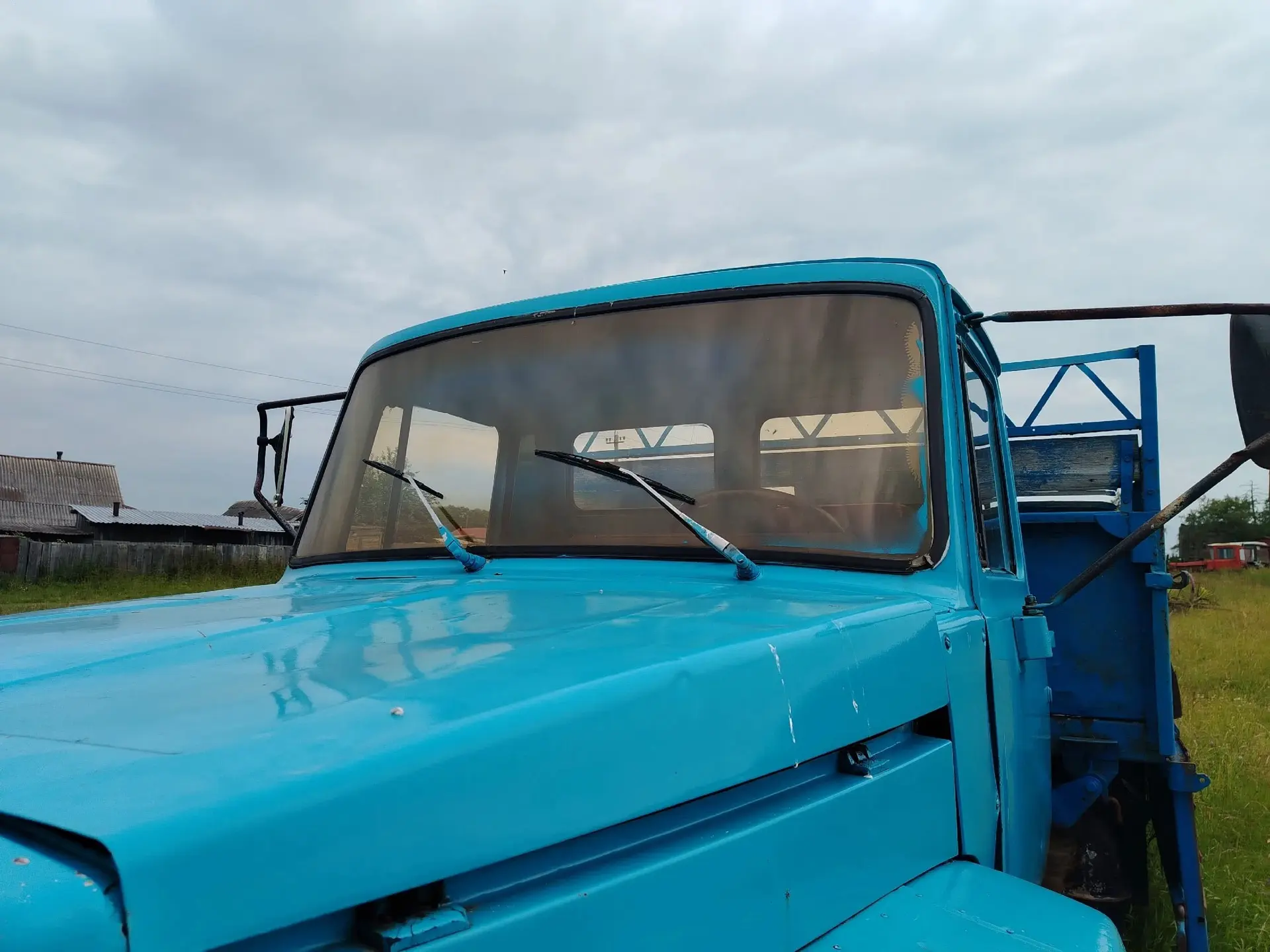 ✅ Продаются два Газ 3307, 1993г. рабочие, на ходу. У которой цвет посвежее, самосвал. В...
