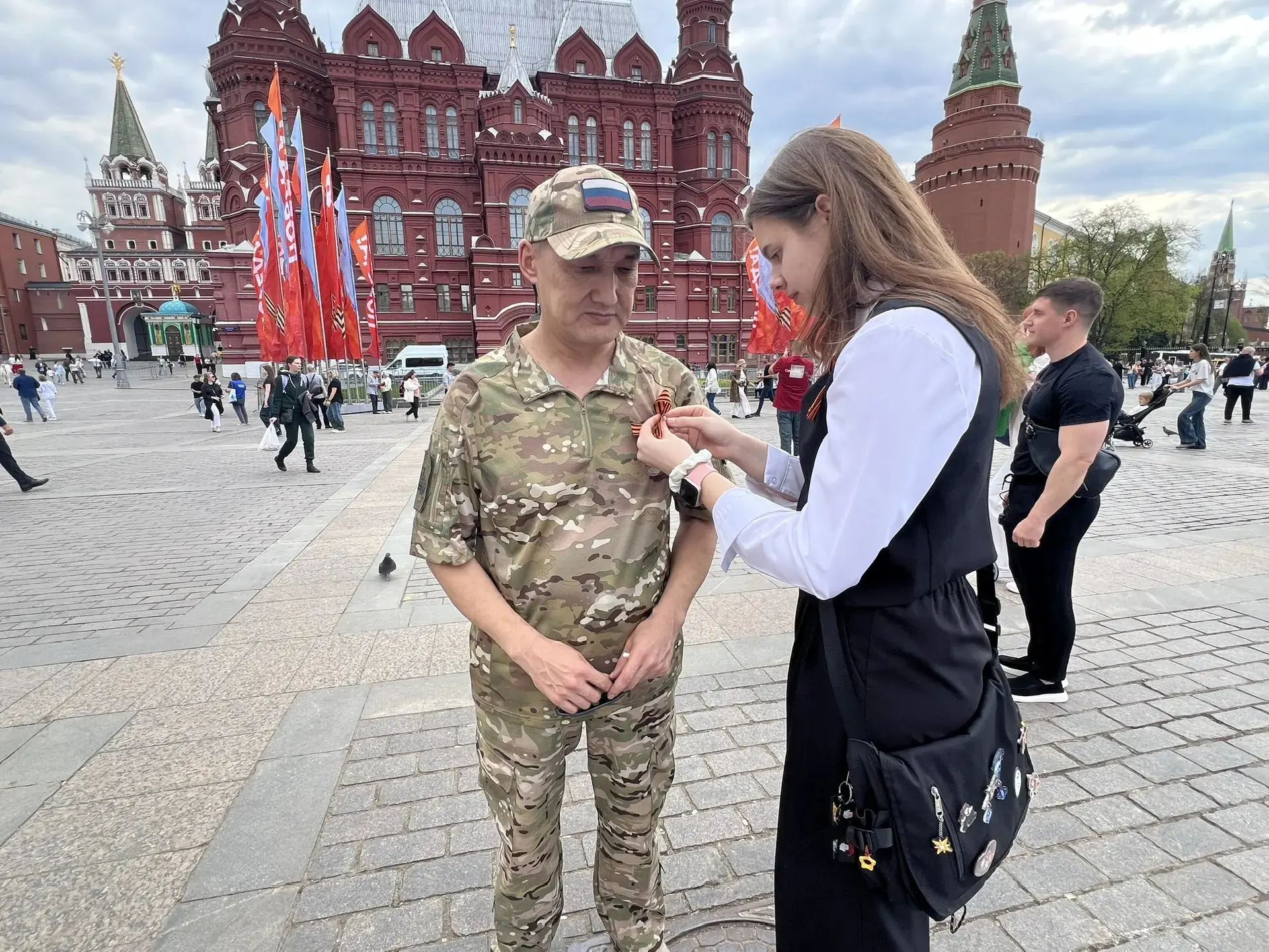 Ученики Опалиховской гимназии приняли участие в церемонии возложения цветов к могиле Неизвестного со