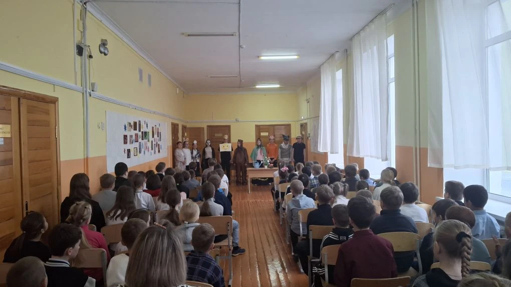 С наступлением весны и будущих летних каникул очень важно повторить правила дорожного движения. Ребя