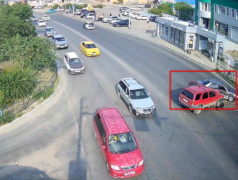 ✅ На ул.Шумяцкого (Акбэс) произошло ДТП с участием двух легковых автомобилей. Занята проезжая часть 