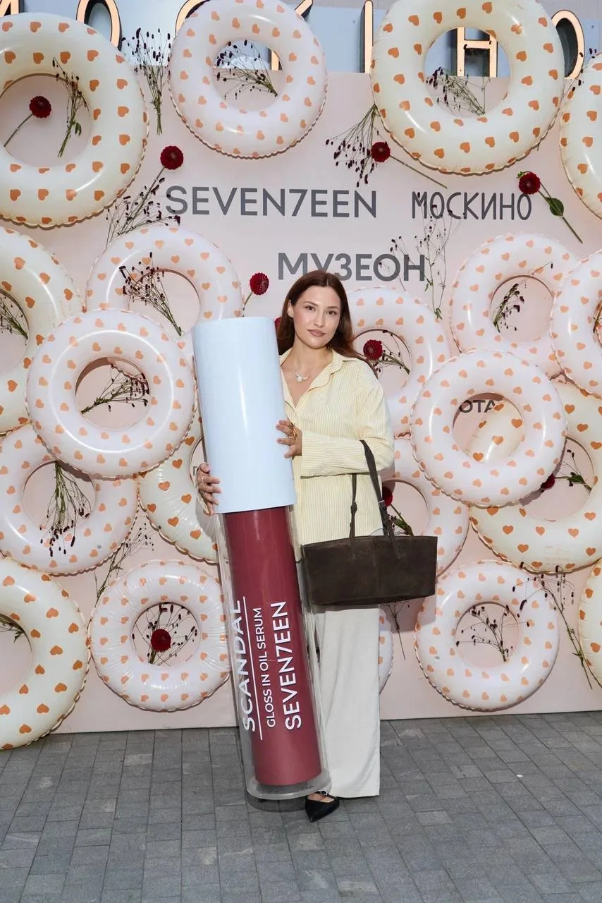 Были с Валей на красивом мероприятии Seventeen в честь запуска помады ‘Скандал’🍭