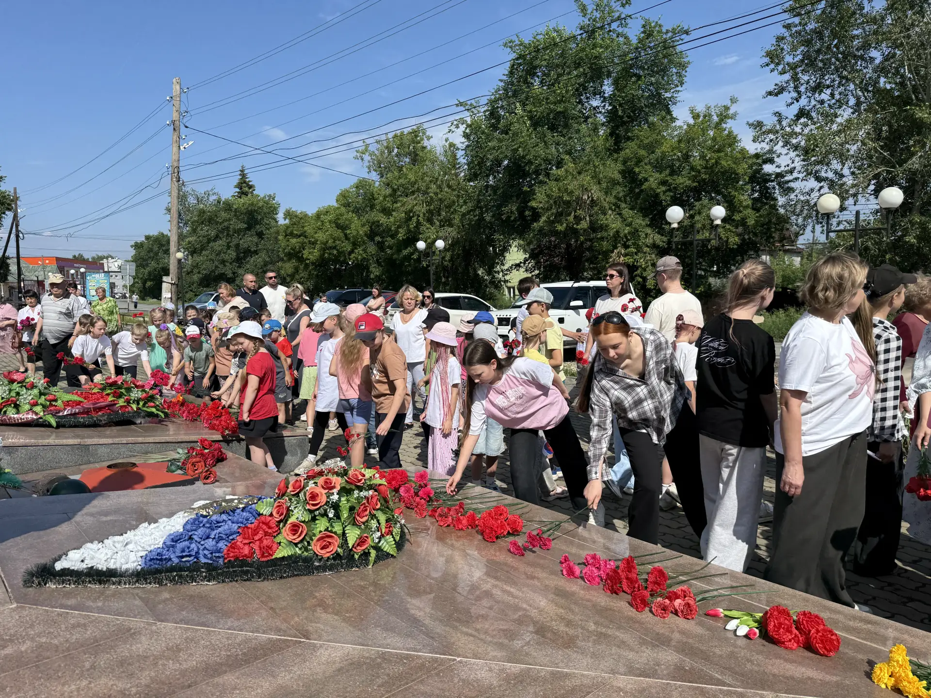 🕯️Этот день для нашей «Академии радости» начался с очень важного  события. Ребята из л...