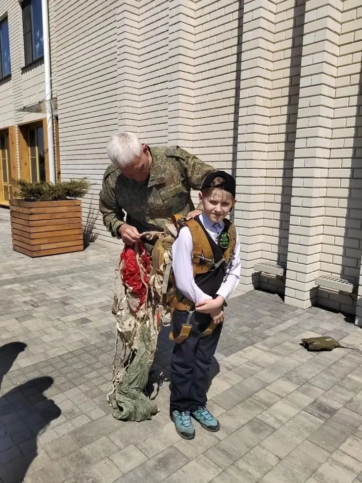 В рамках элективного курса «Патриоты Белогорья» ученики пятого кадетского класса вместе с классным р