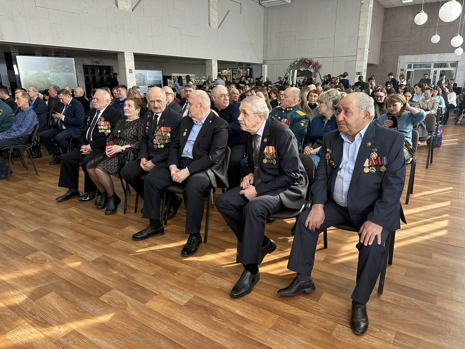 🕊️Забайкальские ликвидаторы аварии на Чернобыльской АЭС собрались в краевой филармонии на концерт в 