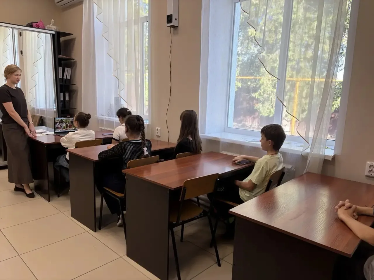 В Детской художественной школе станицы Новопокровской состоялось просветительское мероп...