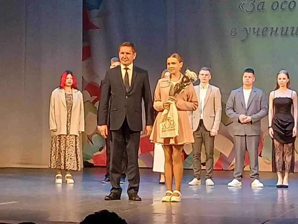 ✨ Золотой фонд школы! ✨

🎉 От всей души поздравляем наших выпускниц с заслуженной победой и вручени
