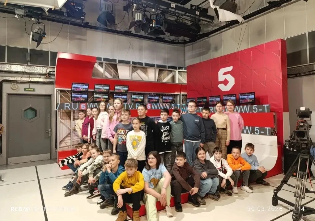 ПОСЛЕДНЯЯ НОВОСТЬ  ОТ 4 «А»! 🎬📺  Начало каникул ребята отметили познавательной поездкой на «5 канал»