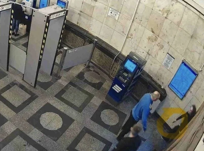 🔪 Пьяный пассажир с ножом угрожал сотрудникам метро на «Площади Восстания»