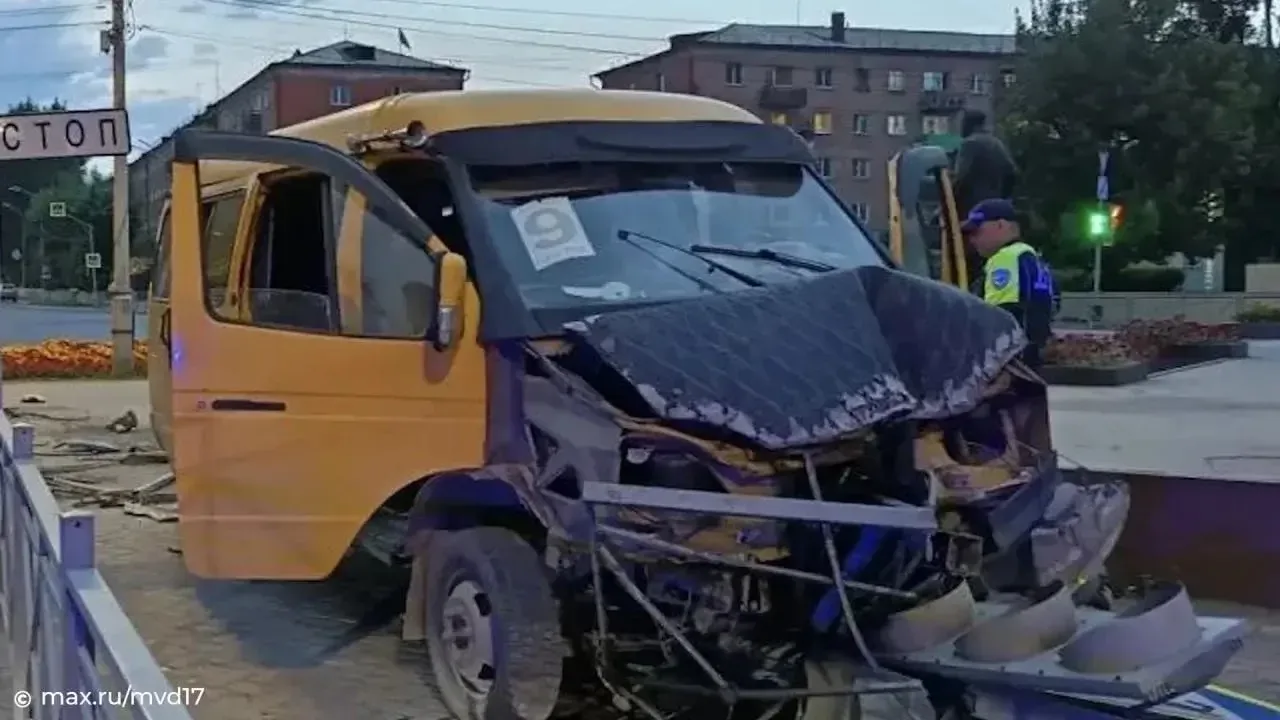 Пять человек сбил водитель маршрутки на пешеходном переходе в Туве.