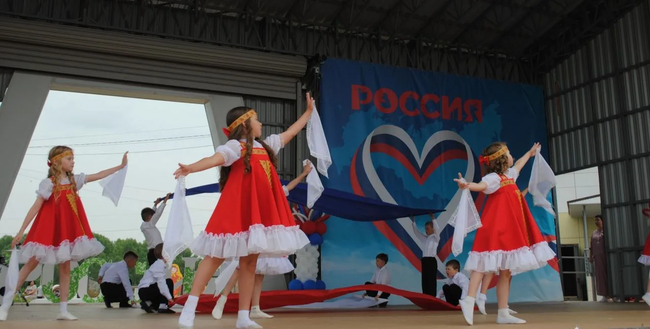 🇷🇺Сегодня в Шарыповском округе празднуют День России. В городе Шарыпово на площади в ...