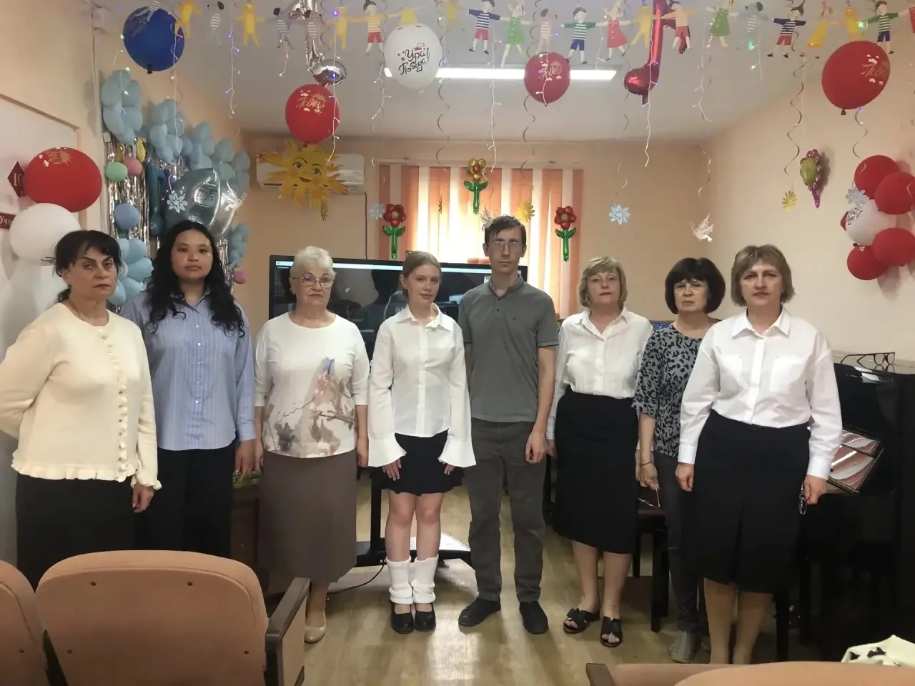 В Детской школе искусств  для учащихся 7 класса СОШ №3 прошёл патриотический час "В неб...