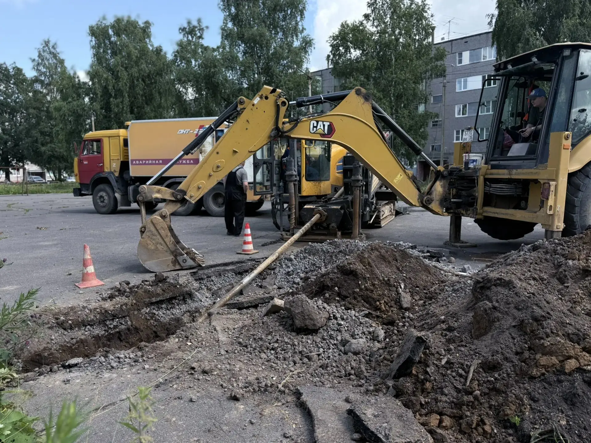 В Новых Углах появится новая
всесезонная спортивная площадка. Сейчас «Водоканал» прокладывает к объе
