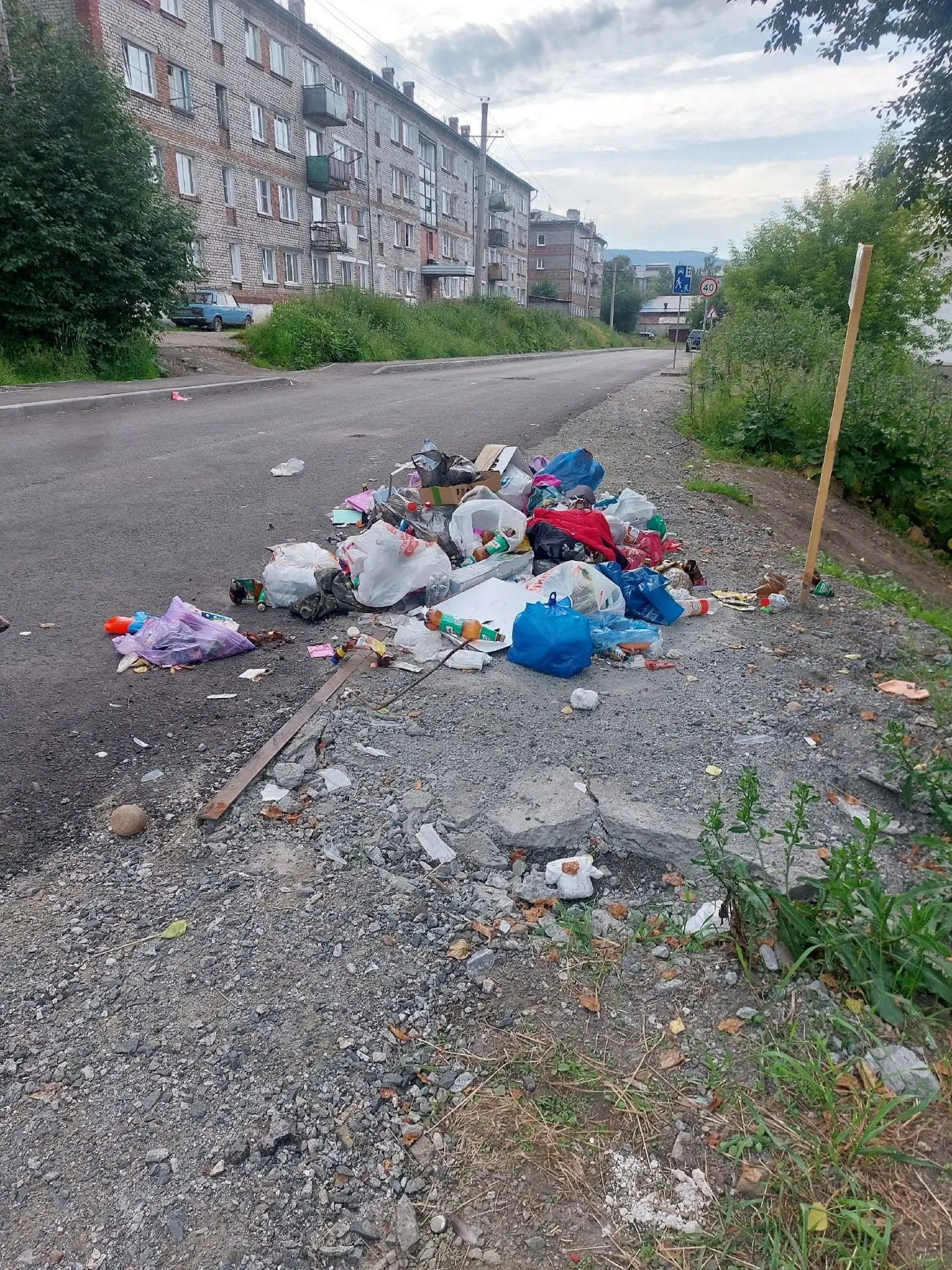 Уважаемые жильцы ул.Бабушкина 4.
Убедительная просьба выносить свой мусор в специально отведеные мес