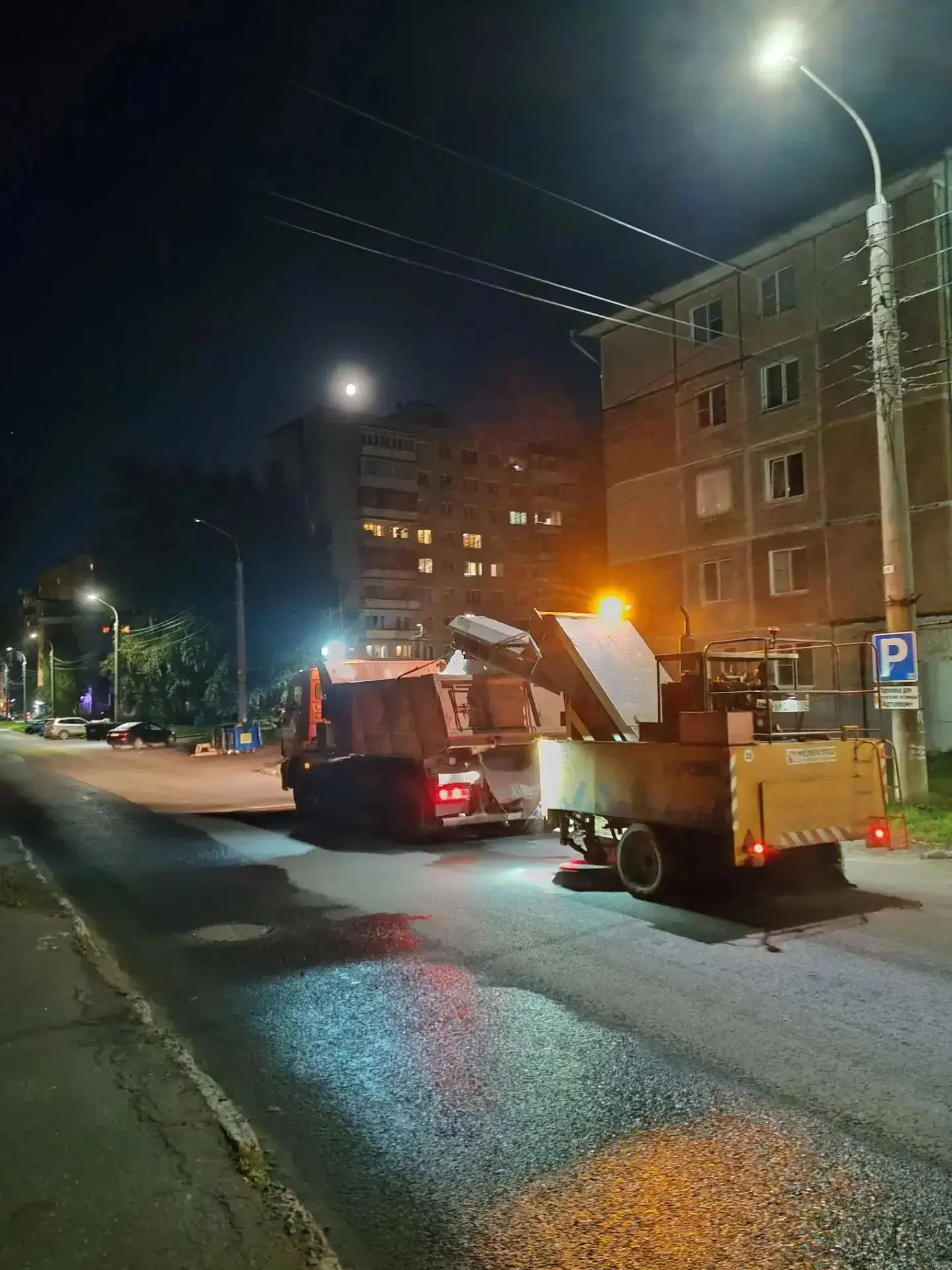 ❕ В ночную смену работы по содержанию выполнялись на улицах Шубина, Садовой, Вологодско...