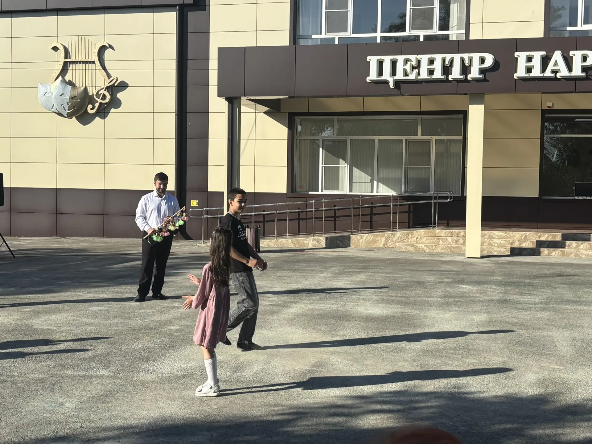 ✨ Сегодня на площади ЦНК имени Н. Р. Нагоевой состоялось яркое и красочное мероприятие — Адыгэ Джэгу