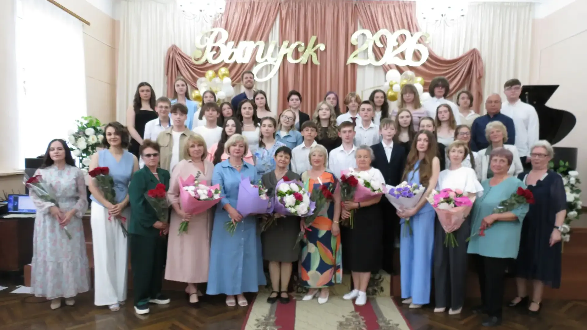 🎓 Прощай, школа искусств! Эмоции, музыка, счастье и немного грусти…

Вот и пролетели эти волшебные 