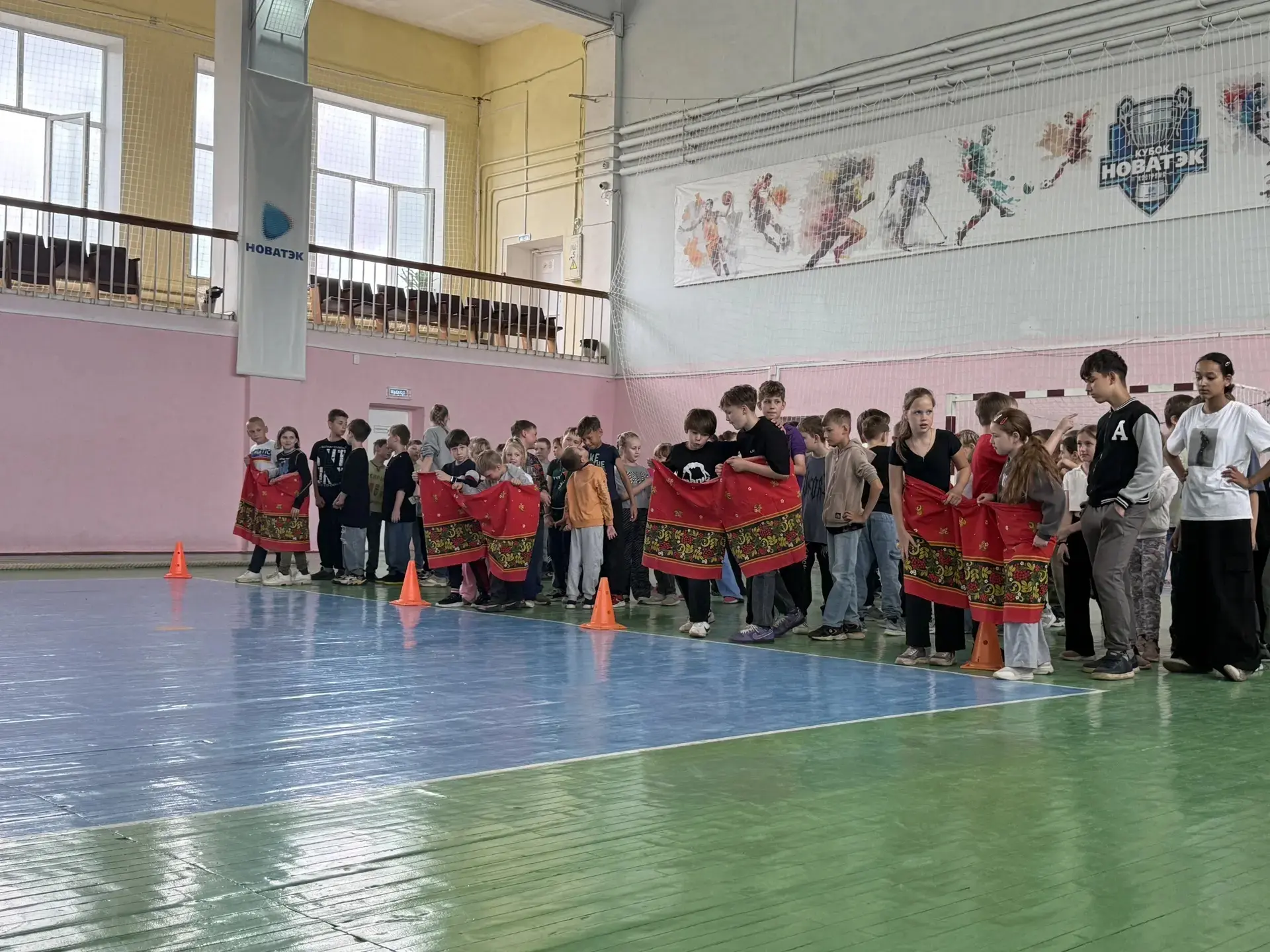 А начался сегодня день в пришкольном лагере традиционно - с зарядки. 
✨А дальше - больше:
спортивная