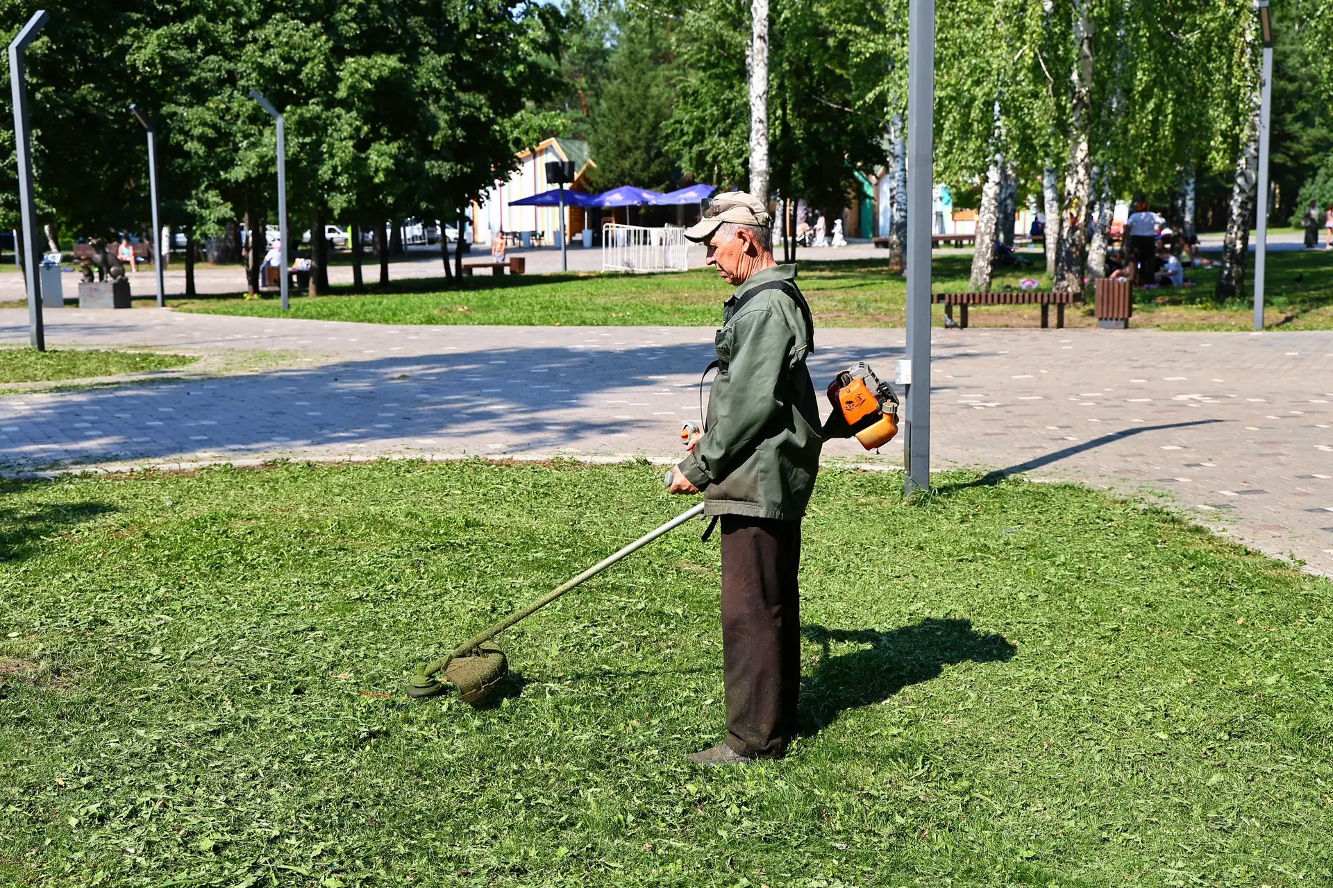 Чистота и порядок в парках и скверах — каждый день! 🍃

Сотрудники ООО «КПБ» ежедневно следят за сос