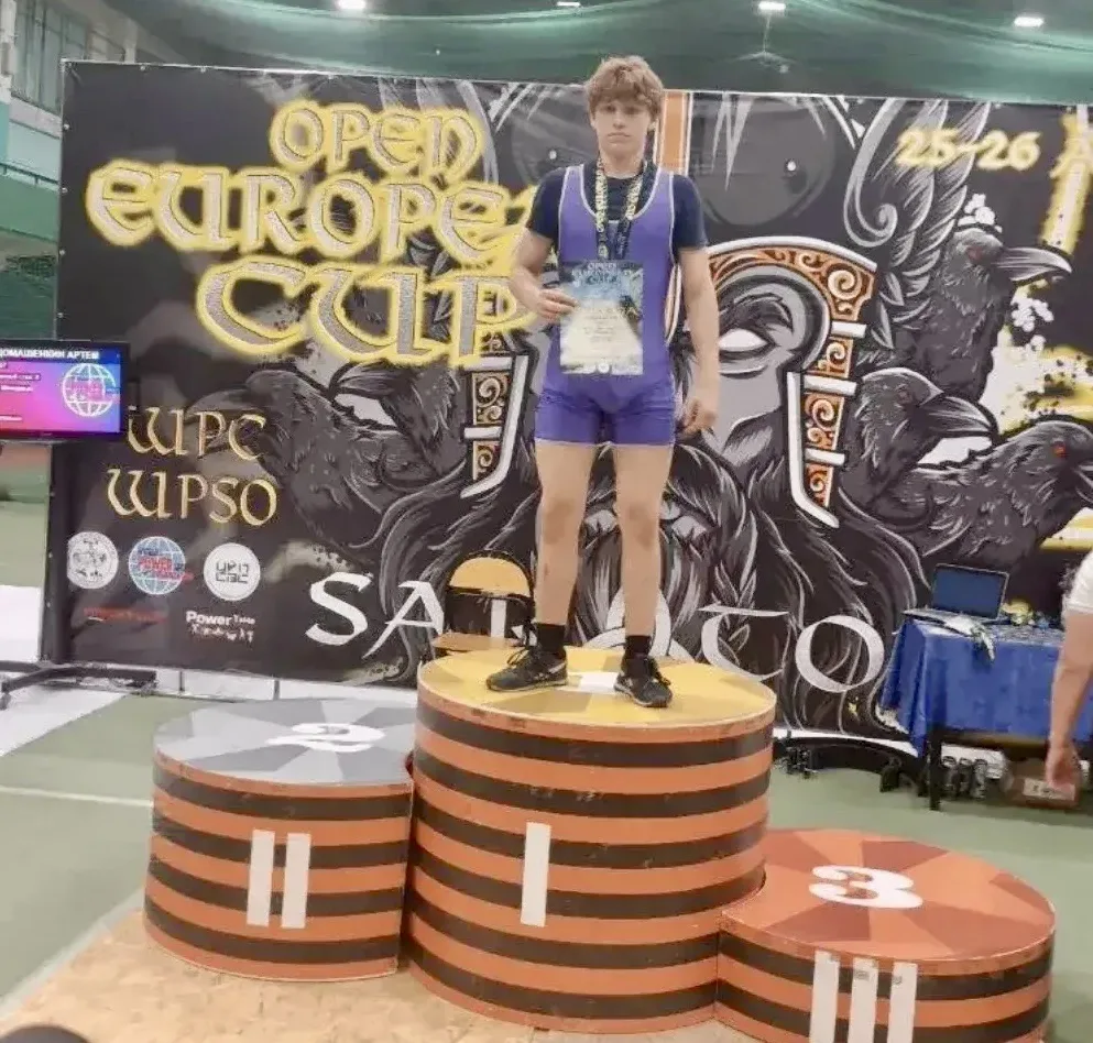 🏆 Кубок Европы по пауэрлифтингу: ещё один КМС в копилке Центра!