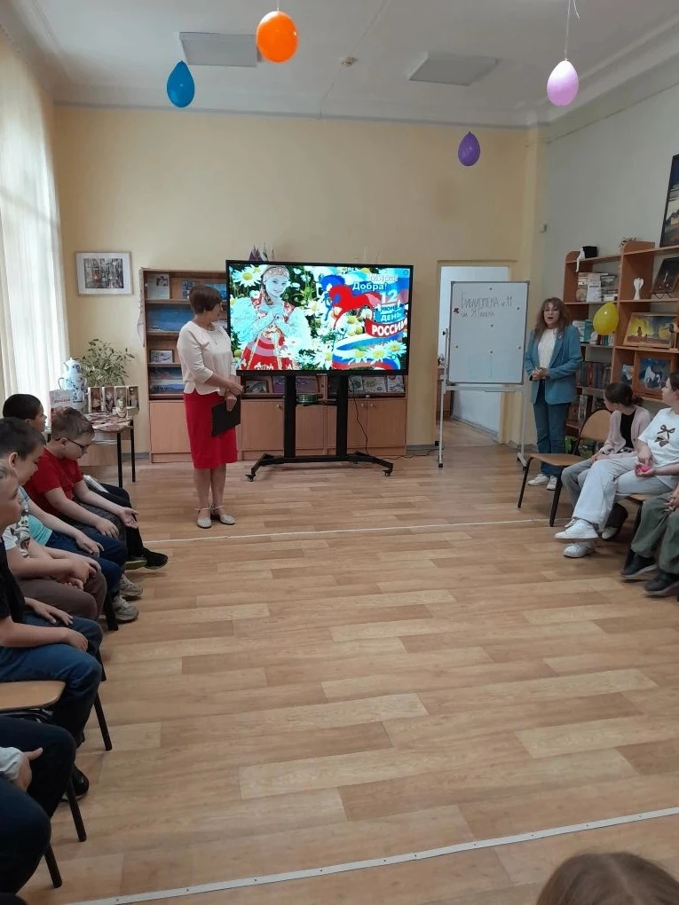 Отряды школьного лагеря #112школаЧелябинск продолжают увлекательно проводить летние каникулы😍

3 от