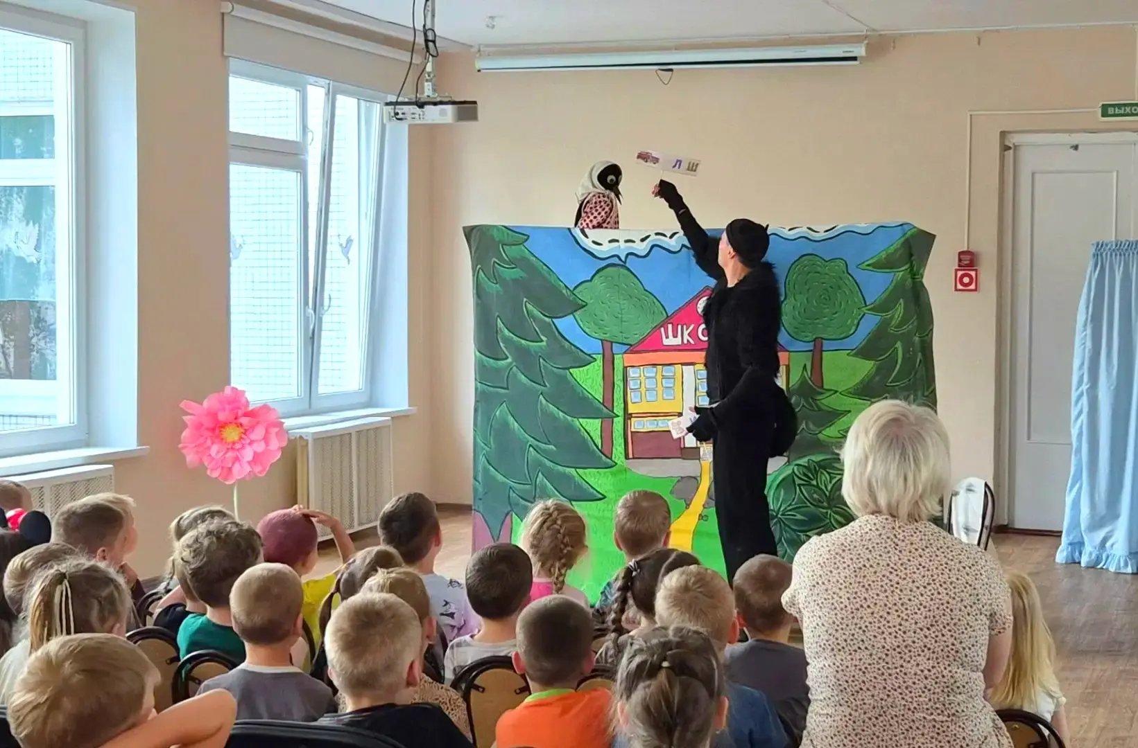 Сегодня в нашем детском саду было по-настоящему театрально и весело! 🎭✨

К нам в гости приехали арт