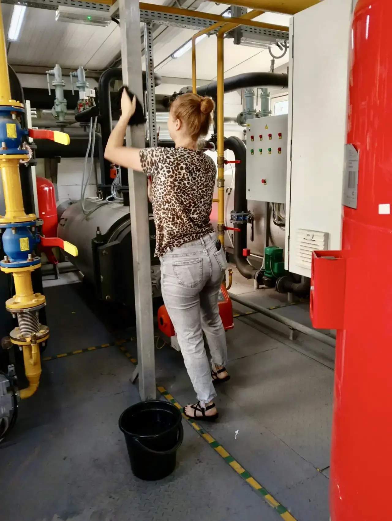 🔧 КОТЕЛЬНАЯ ГОТОВИТСЯ К ЗИМЕ 🔧

В рамках санитарного дня технические работники замывают поверхност