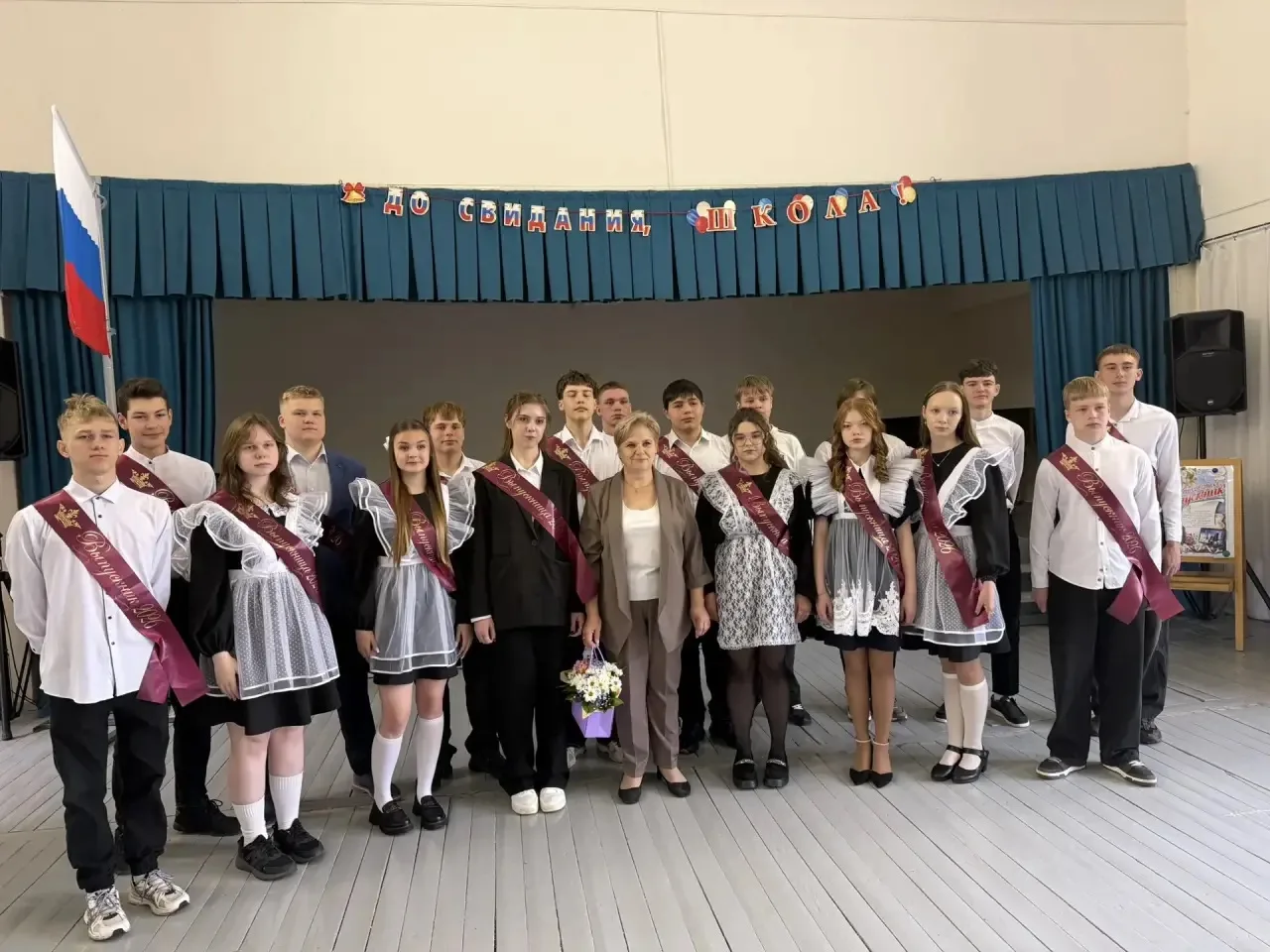 🔔💐Сегодня в школе прошла торжественная линейка посвященная допуску 9 классников к Гос...