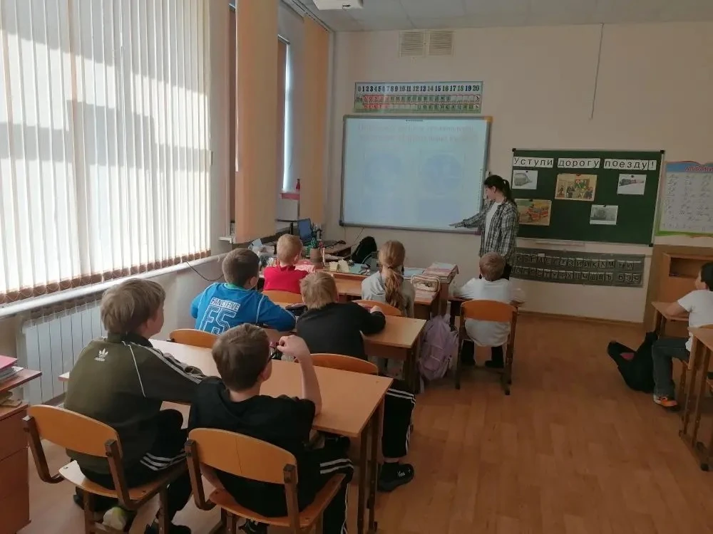 14 мая в рамках месячника "Уступи дорогу поездам" для обучающихся 2-4х  классов было пр...