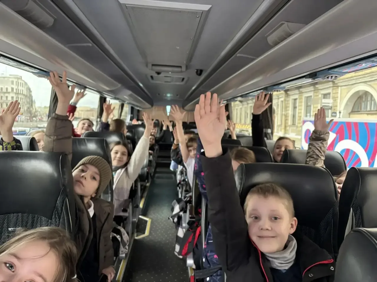 🚌Сегодня 2б класс был на автобусной экскурсии по Санкт‑Петербургу: ребята увидели величественные дво