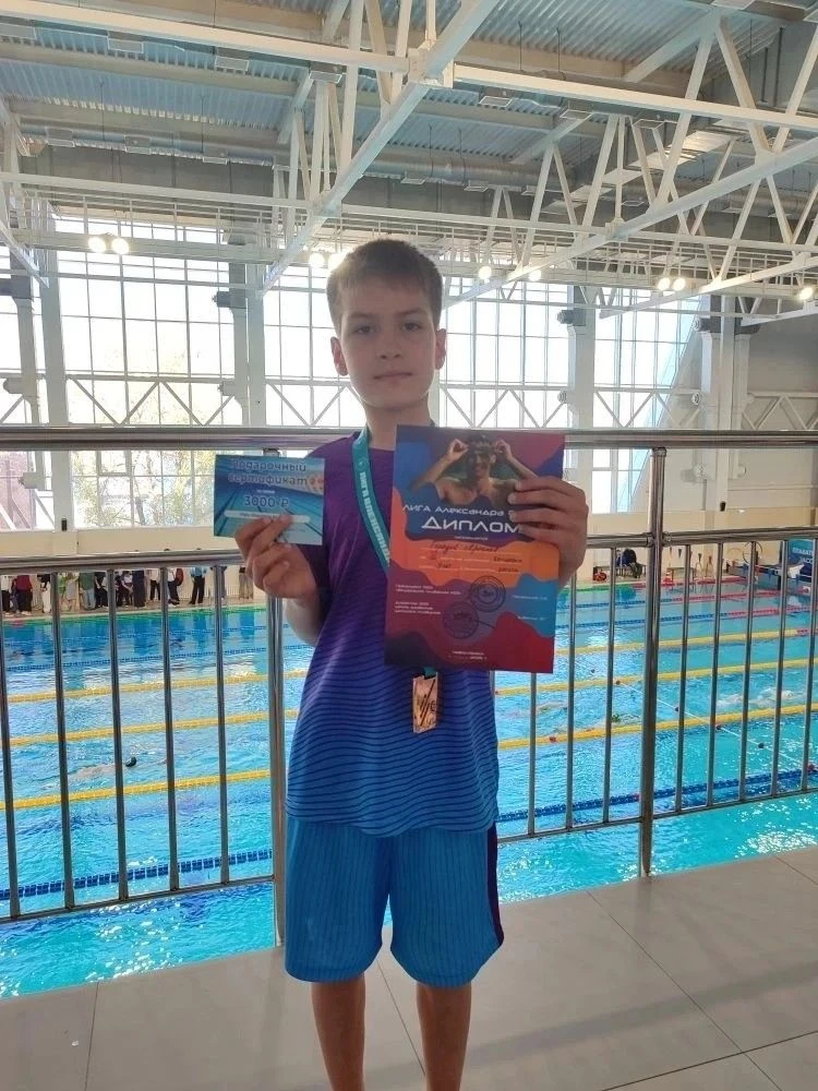 🏊‍♂️ Заплыв длиною в победу: как ученик 2А класса покорил «Лигу Александра Попова» 6 и 7 мая в бассе