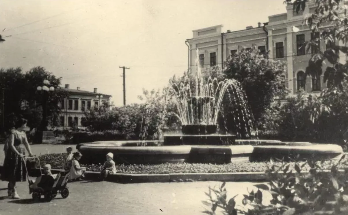 Ретроспектива. Омск. 1958 год. Улица Тарская.
Автор: Д. Мандрус

📍 Омск
👉 Подписаться
🔥 Омск ЧП