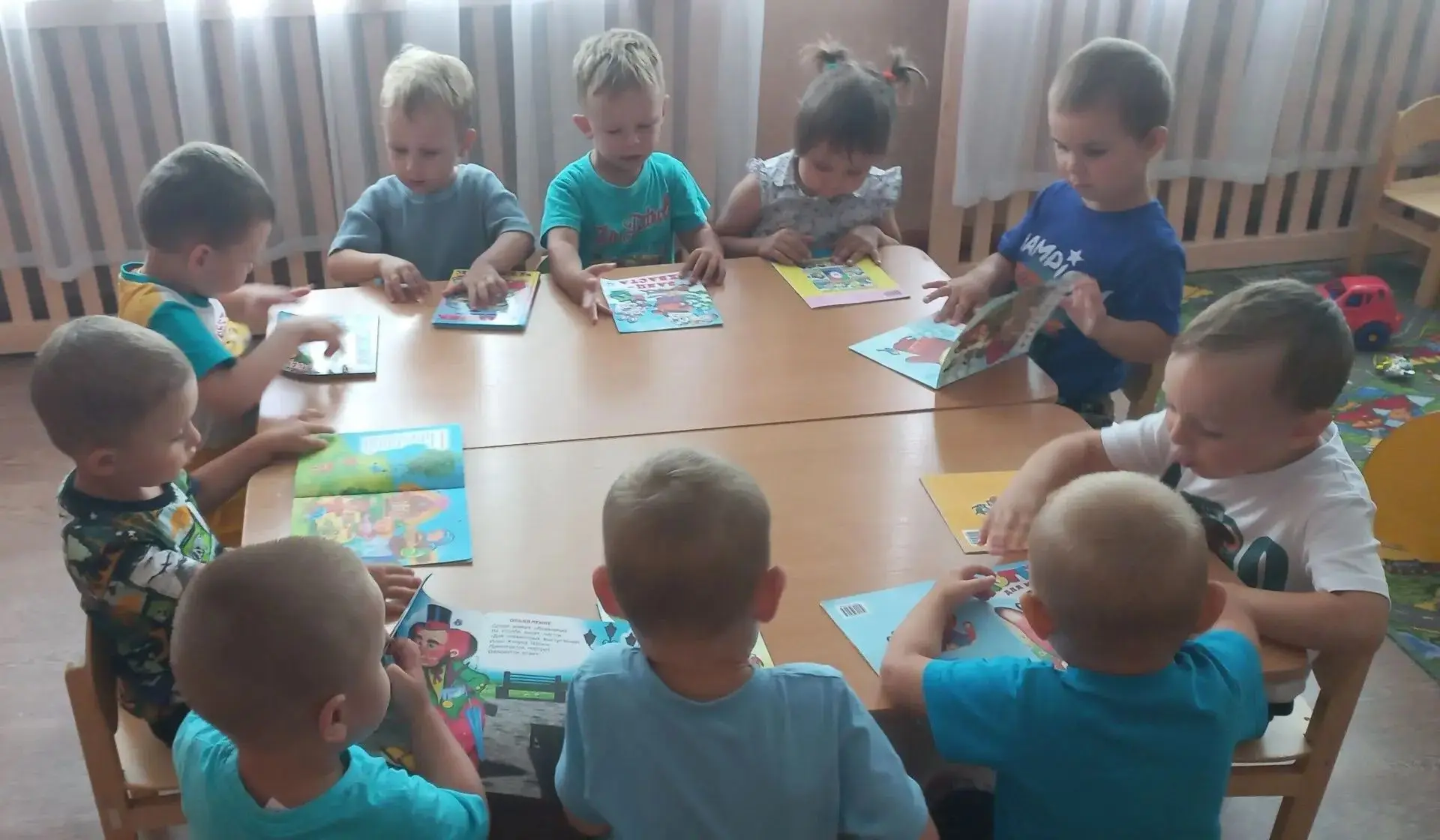 В сказанному царстве  -  не бывалом государстве,  работа воспитателя с детьми без длинных диалогов, 