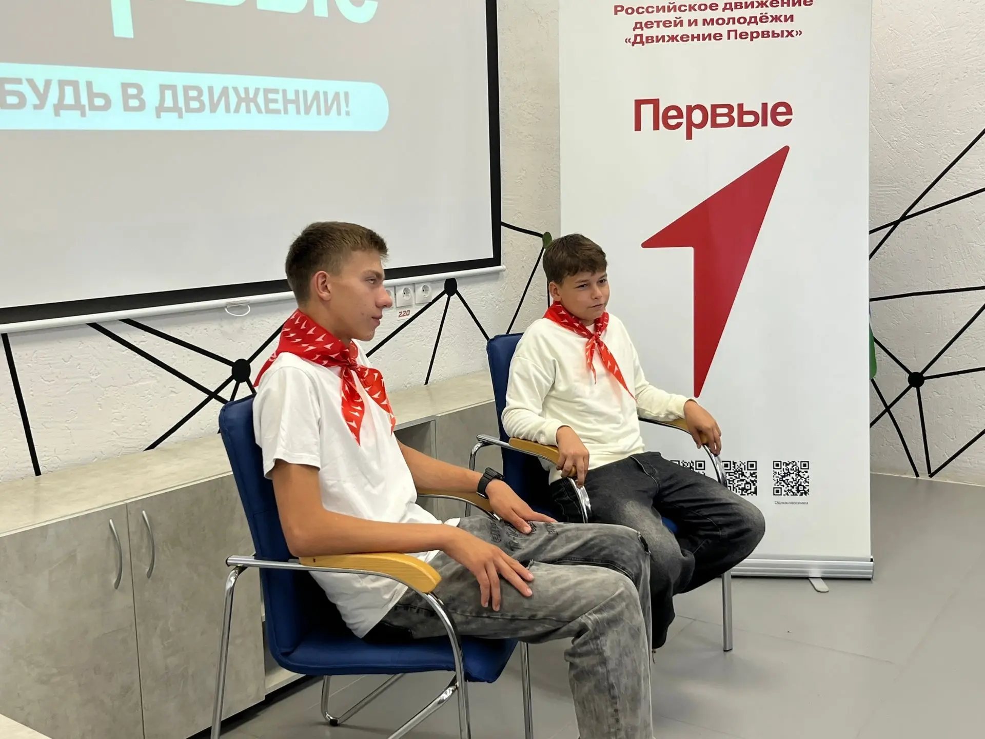 ДВОРОВАЯ ПЛОЩАДКА | ДЕНЬ 22

Сегодняшний день нашего отряда был не просто днём в календаре, а настоя