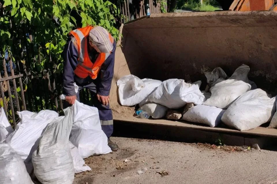 За лето бригады «СГТ» собрали более 4 тысяч тонн «случайного» мусора.